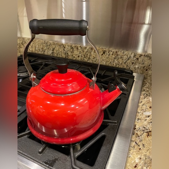 Le Creuset Large Tea Pot - Cherise Red 1.7 qt - Picture 12 of 12